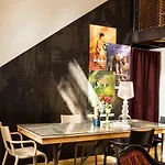 Hotel At The Park 4*