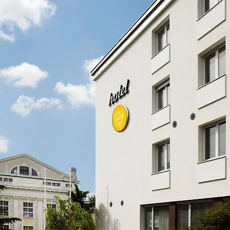 Hotel At The Park