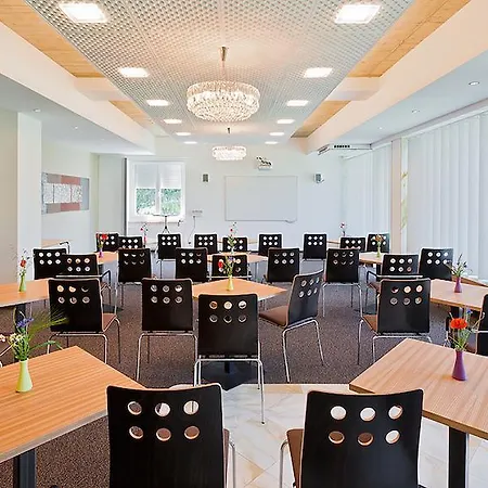 Hotell At The Park 4*