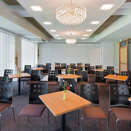 Hotell At The Park 4*