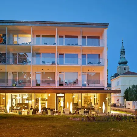 Hotell At The Park Baden