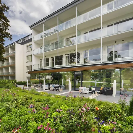 Hotell At The Park 4*