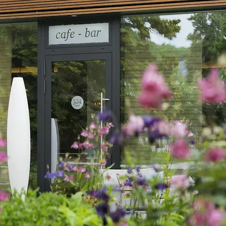Hotell At The Park 4*