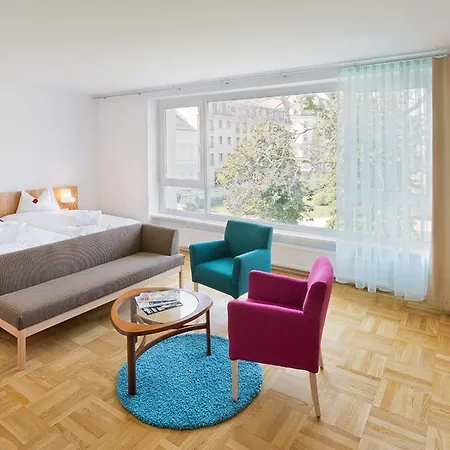 Hotell At The Park 4*