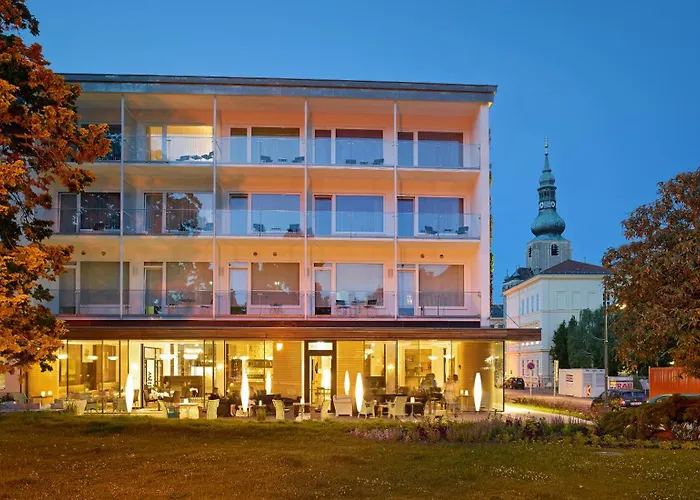 Hotel At The Park Baden bei Wien